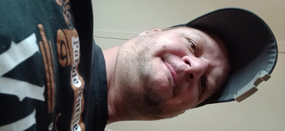 Bigjoefuckalott: Rycker iväg på min styvsyster medan hon knullar sin dildo