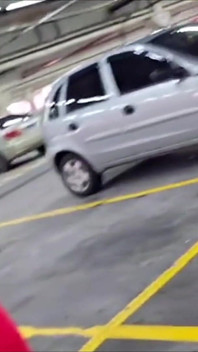 Esposa Sem Calcinha Em Público Se Exibe!