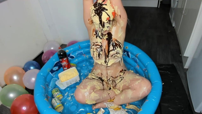 Holly Kitten: Holly Kitten Ais Krim Sundae