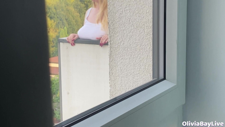 Olivia Bay: İri göğüslü komşum, büyük göğüslerini sik! Olivia Bay