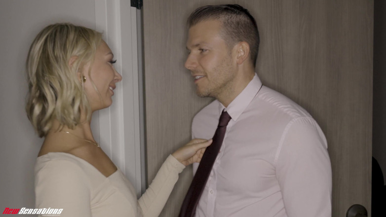 New Sensations: Chloe temple bietet ihrem chef stattdessen einen nachtisch an
