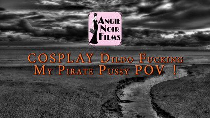 Angie Noir: Cosplay consolador follando el coño pirata de la madrastra con...