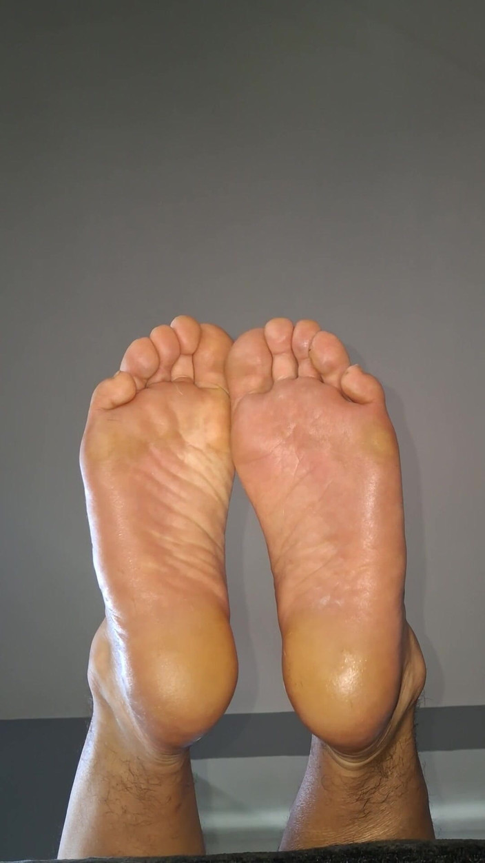 Midsouth Foot Fetish: Combien de temps dureriez-vous avec mes semelles sur le visage...
