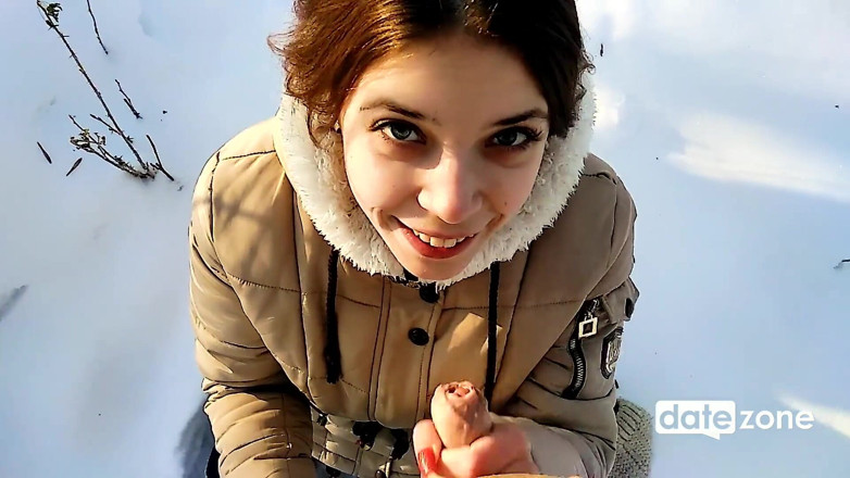 Datezone: Amateur Outdoor Last Winter Blowjob