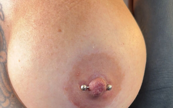 Nastasia_ink: MILf byter bröstvårtpiercing - intim, självsäker &amp;fängslande!