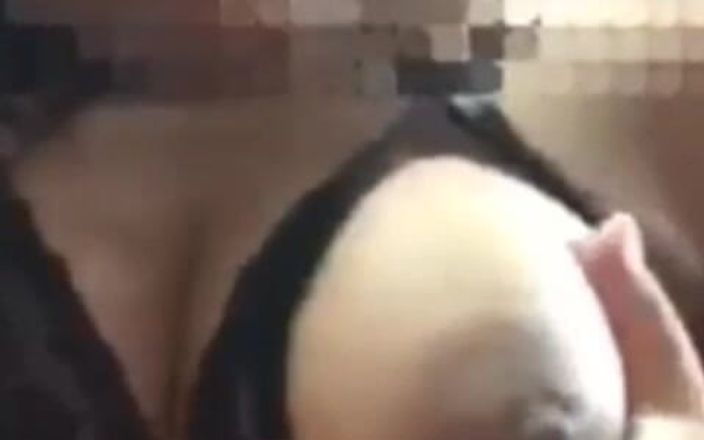 Sofixxx: Mijn rijpe vrouw accepteert een videogesprek met mij en vertelt...