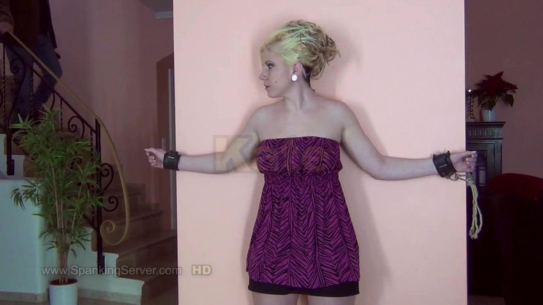 Spanking Server: Biciul de sâni al lui Kate