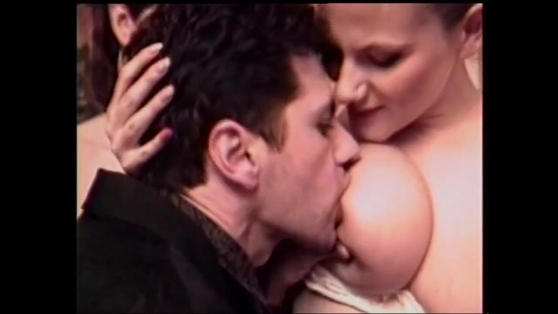 MMV films - The Original: Vintage trojka dvou MILf s chlupatou kundičkou ošukaná a vystříkaná...