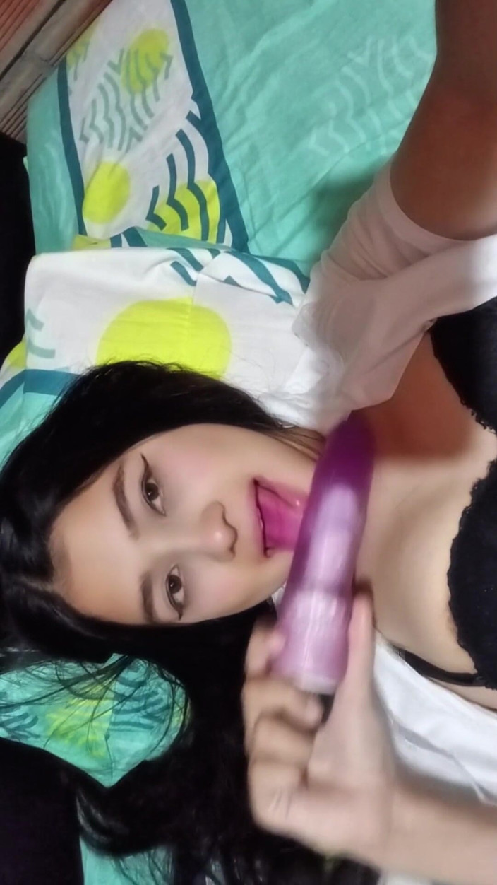 Yulieth Gomez: Cewek semok latina dengan toket aduhai