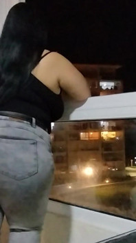 Sexy calda matrigna, solo fan al rallentatore, sul balcone