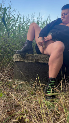 Hairyminka: 옥수수 젖탱이는 봉사해야 했습니다.