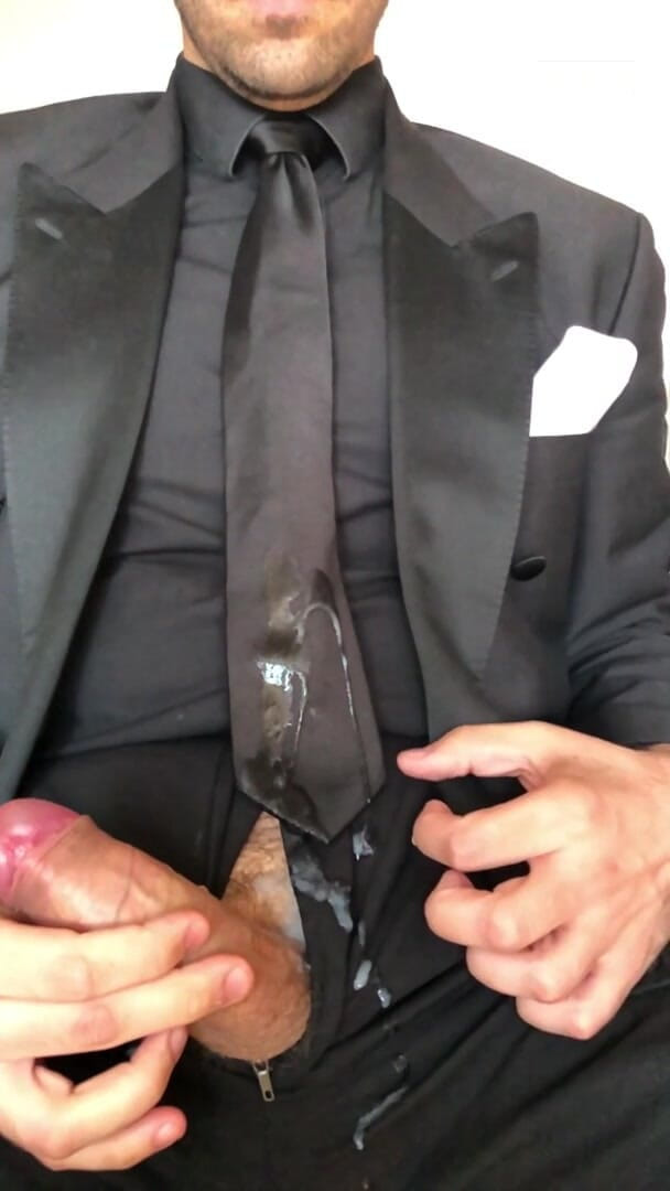 Master Shiny Shoes: O Homem de Preto Esguicha