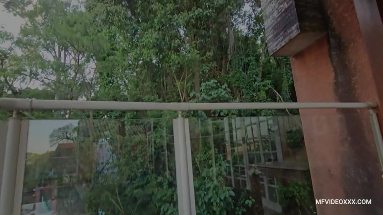 MF Lesbian: Fantastické polibky - Paris Vs Barselona