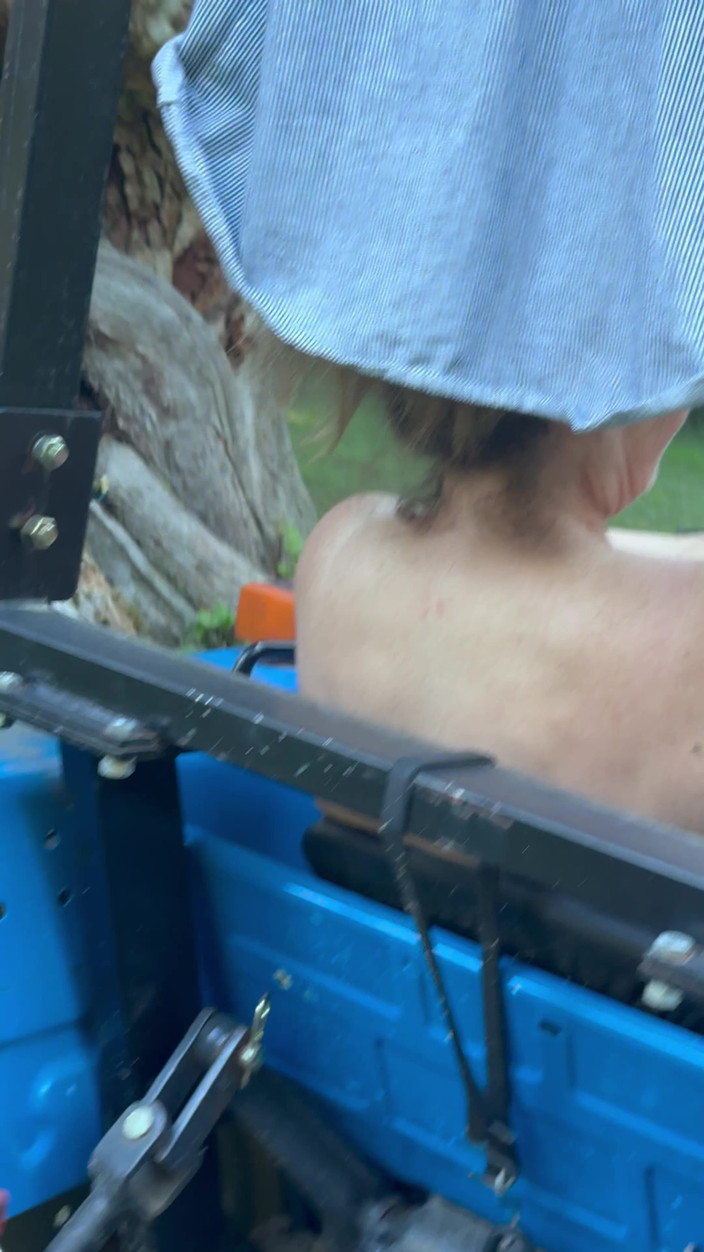 Bonewizzard69: Sucia esposa de granja Bonemaiden, pies sucios, juguetes su coño...