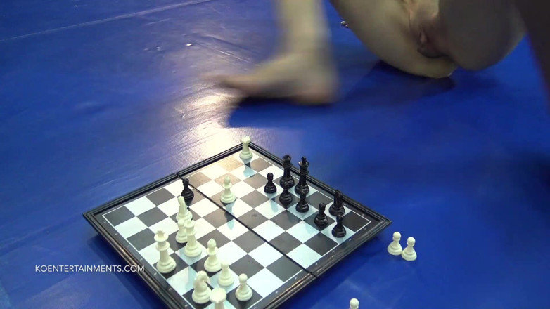 KO Entertainment: Bonnie Dolce vs. Zsolt, chess fight