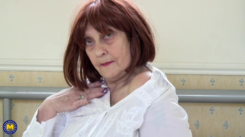 Mature NL: La Abuela Inglesa Jade M. Frota Su Coño Maduro En...
