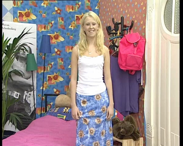 YOUR FIRST PORN: Es Ist Meine Erste Schambehaarung - Sexy Tina in Softclip - It's...