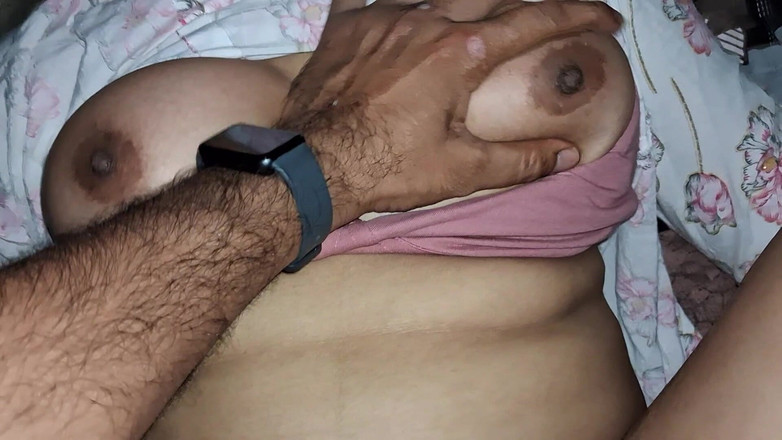 Realsexhub: Orta yaşlı seksi kadın eva genç kız amcığını çok seksi sikiyor