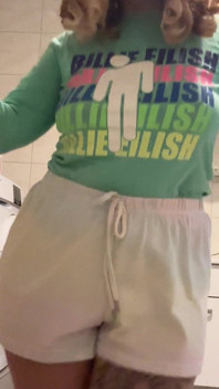 I Have a Beautiful Figure and Beautiful Hair, I Dance and Show off My Figure!
