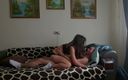 The amateur teenagers: Älskar varandra i soffan