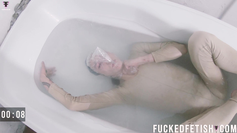 Fucked fetish: HD Sattira full desperat väska och vattenbadkar roliga ansikten