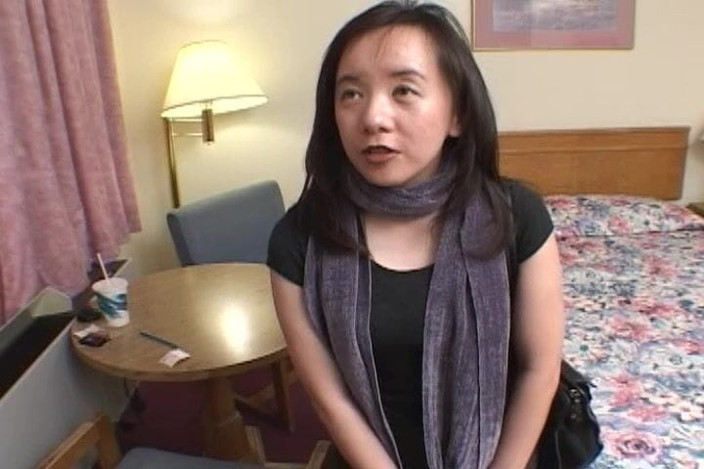 Vintage megastore: Remaja blonde bercermin mata mencuba kongkek liar.