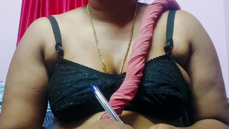 Desi Mohini: インドのデジおばさんとセクシーな男の子とても良いセクシーチュダイ