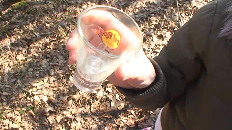 Facial flavor: Scéna s výstřikem do skla