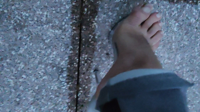 Mutsakin: Stopy i obcasy