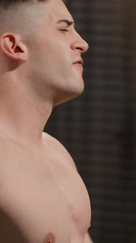 Después de un rapidito con su novia Aften Opal, Trevor Brooks procede al culo de Joey Mills