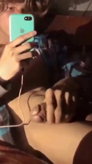 Riu Melo: Twink kurus dengan zakar besar mengongkek dirinya