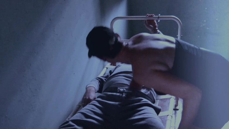 The adventures of Kylie Britain: Důstojník