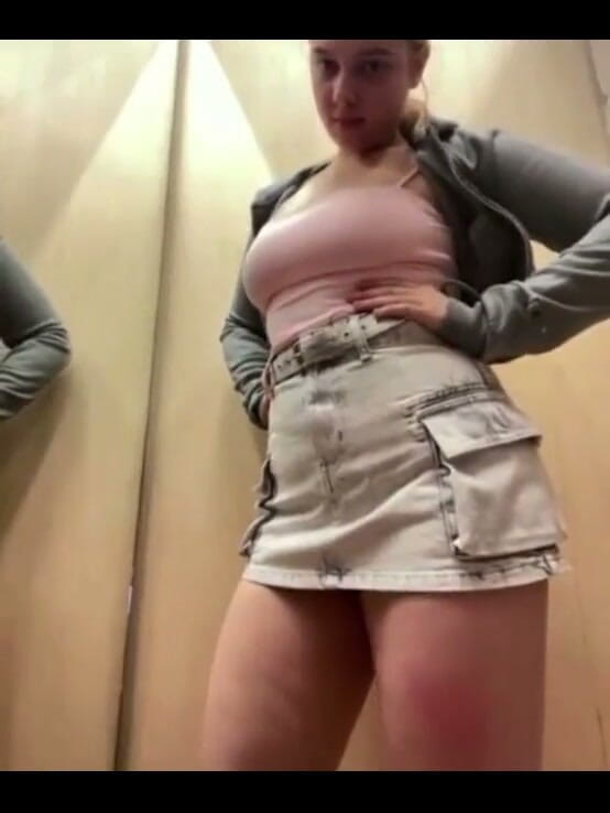 Jucie Lussie: 4 Fingers in Locked Room in Shopping Mall