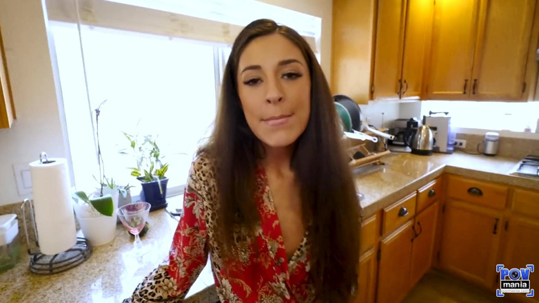 POV Mania: Pov succhia il cazzo sul pavimento della cucina con Cameron...