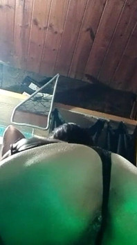 Marianas röv medan hon suger kuk