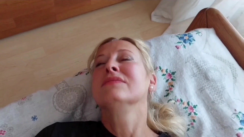 Selena701: Аматорська Блондинка Зріла Дружина Насолоджується Сексом Між Ними