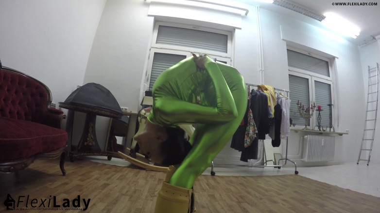 Flexilady: Extreme Shiny &amp; Bendy