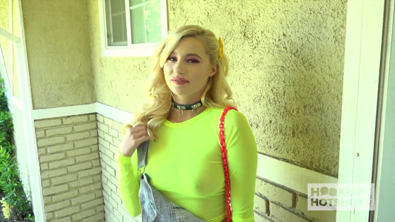 Hookup Hotshot: Roztomilá blonďatá teenagerka Carolina Sweets je tvrdě ošukána Bryanem Gozzlingem