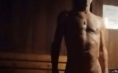 MatureLibre: Masturbándose en un vestuario