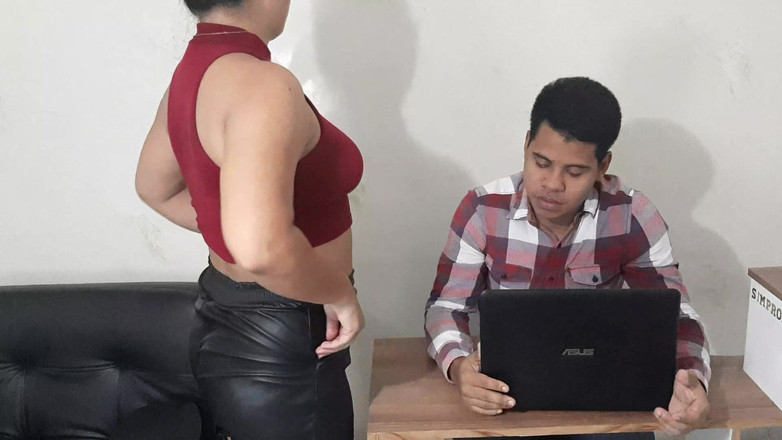 Carlo: Knullar min chef för att få mig en löneförhöjning