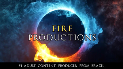 Mel Fire: Submisif dan Regal: Mel Fire dalam pakaian dalam, rokok, dan...