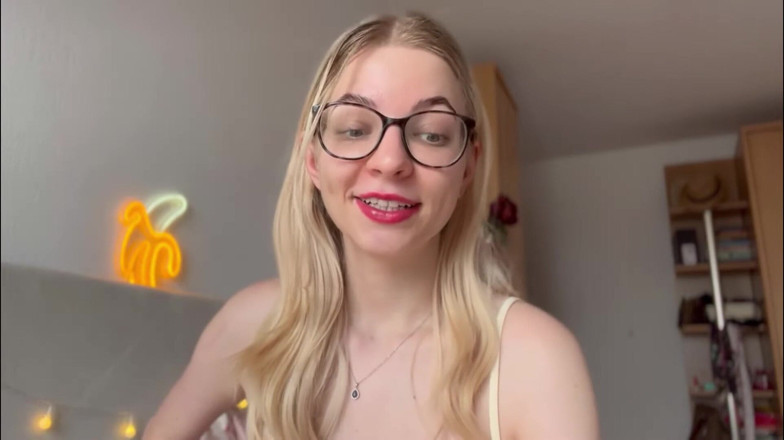Goddess_Bella_Rae: 8 Sissy Must-haves