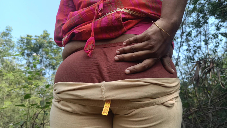 Apple baby: Vysokoškolačka venkovní sexy romantika