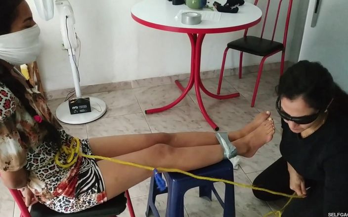 Selfgags Latina Bondage: Utbildningen av Pocahontas
