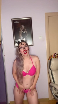 Sissy vzdáváte kalhotky a výplata Patří k této bohyni brýlí od Findom Goaldigger