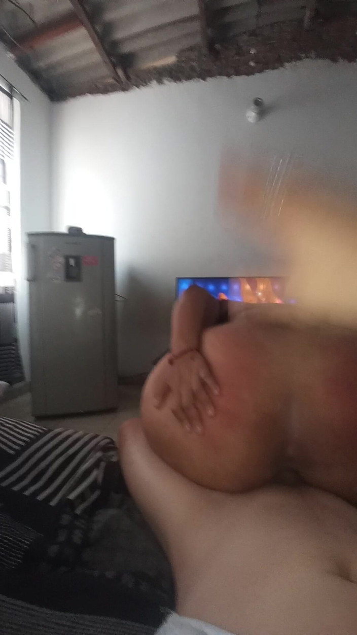 Monozion: Шлепаю латину с большой задницей до тех пор, пока ее задница не будет красной