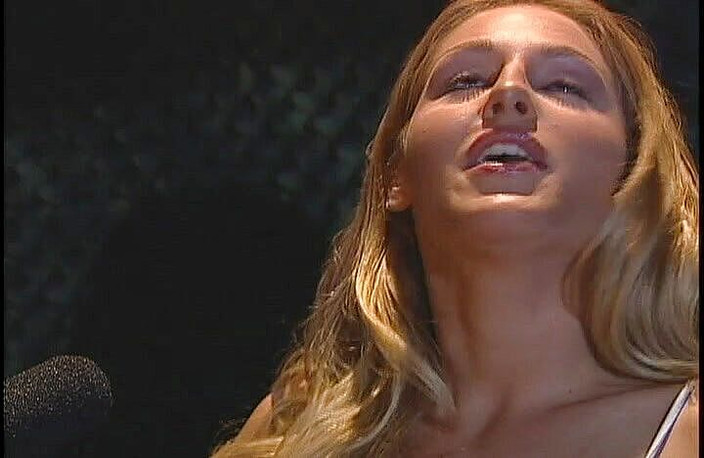 Perfect Porno: 若いbusty金髪の歌手がなめて犯さによって音楽プロデューサー