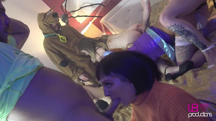 April Paisley: Scoobgorgy 故事时间 X 级