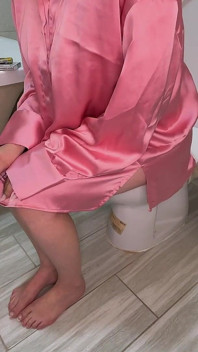 Rauchendes göttin macht laute toiletten furzt