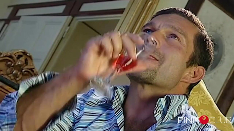 Pinko Club: Mąż obserwuje, jak jego żona liże swojego kochanka, potem on i żona...